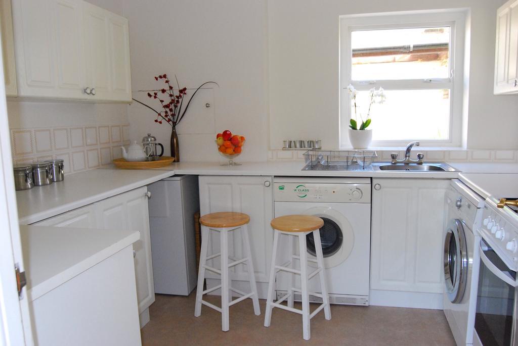 Little Manor Bed and Breakfast Cheltenham Exteriör bild