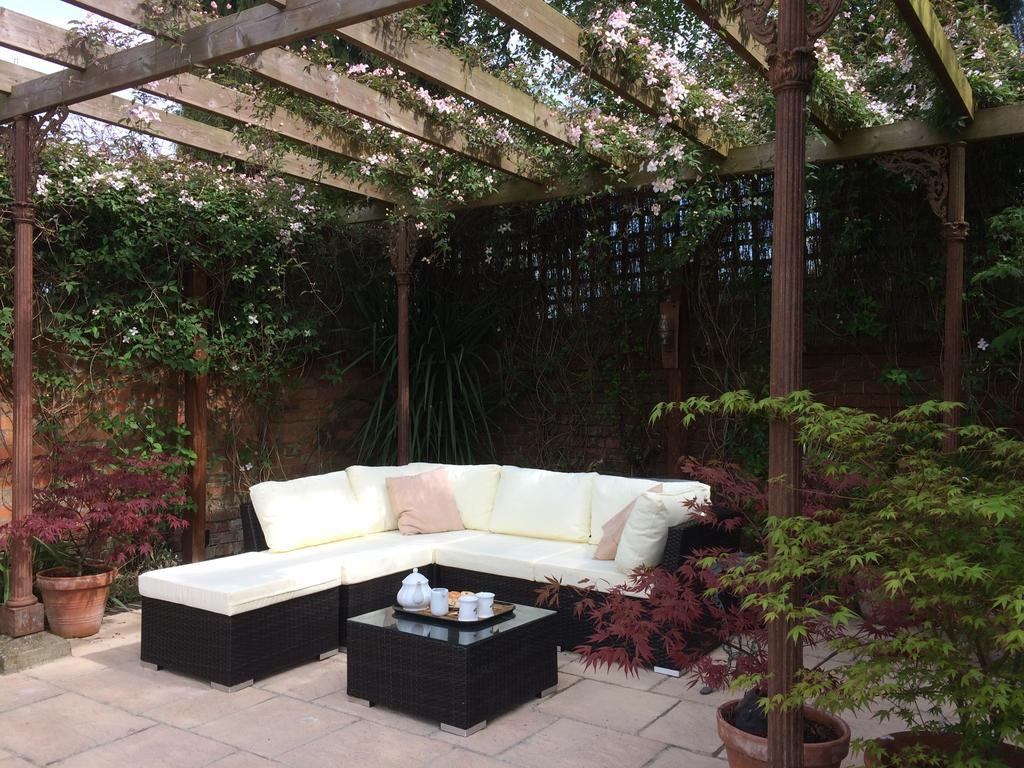 Little Manor Bed and Breakfast Cheltenham Exteriör bild