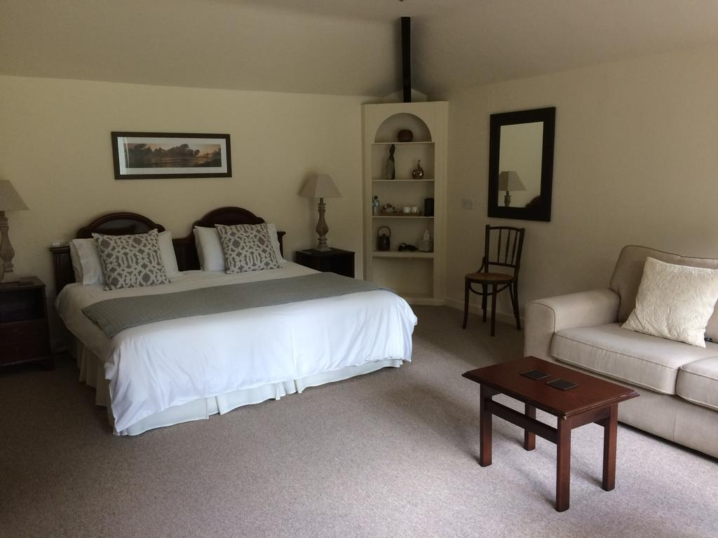 Little Manor Bed and Breakfast Cheltenham Exteriör bild