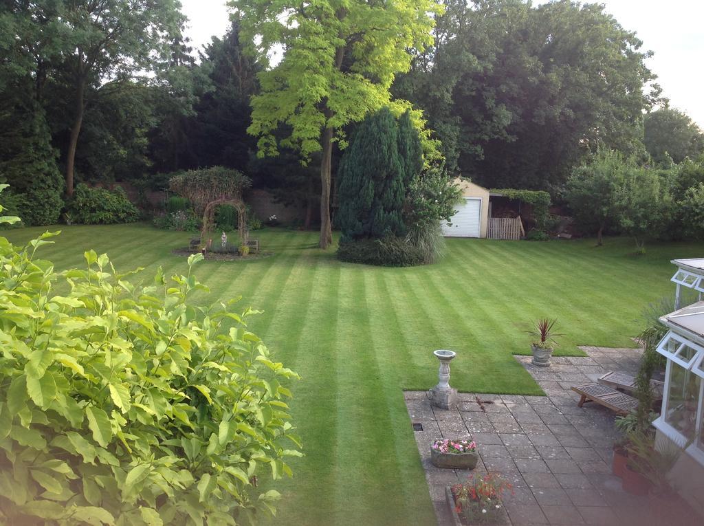 Little Manor Bed and Breakfast Cheltenham Exteriör bild