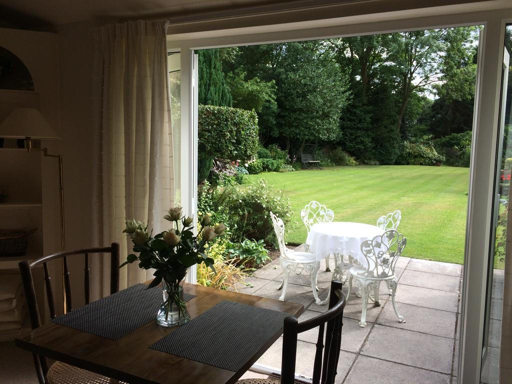 Little Manor Bed and Breakfast Cheltenham Exteriör bild