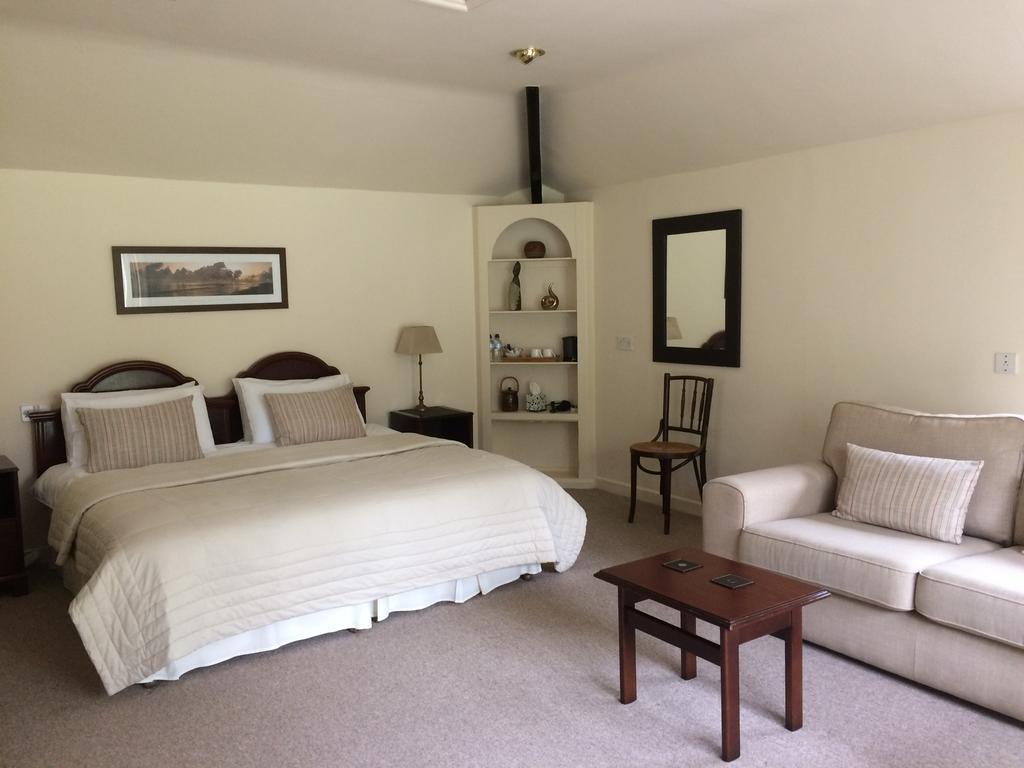 Little Manor Bed and Breakfast Cheltenham Exteriör bild