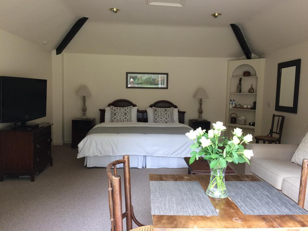 Little Manor Bed and Breakfast Cheltenham Exteriör bild