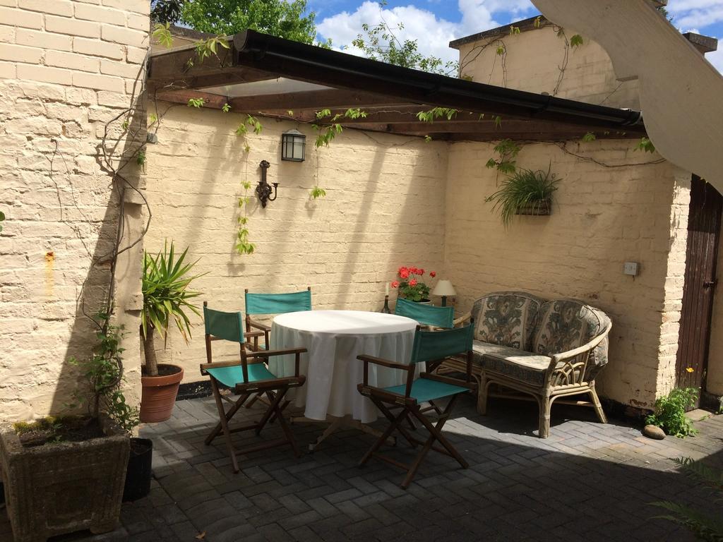 Little Manor Bed and Breakfast Cheltenham Exteriör bild